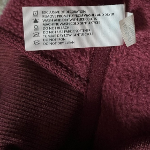 Oversized maroon hoodie in fantastic condition. - Picture 2 of 8